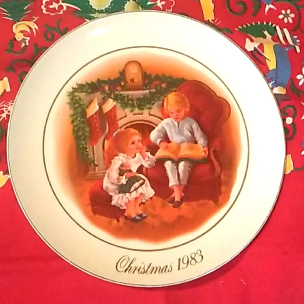 Vintage Avon Christmas Plate 1981 or 1983 EUC